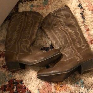 Boots!